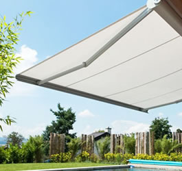 Angela De Gutiérrez - Acabados decorativos | Toldo brazo retráctil