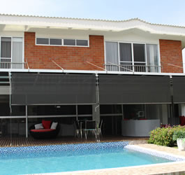 Angela De Gutiérrez - Acabados decorativos | Toldo vertical alto